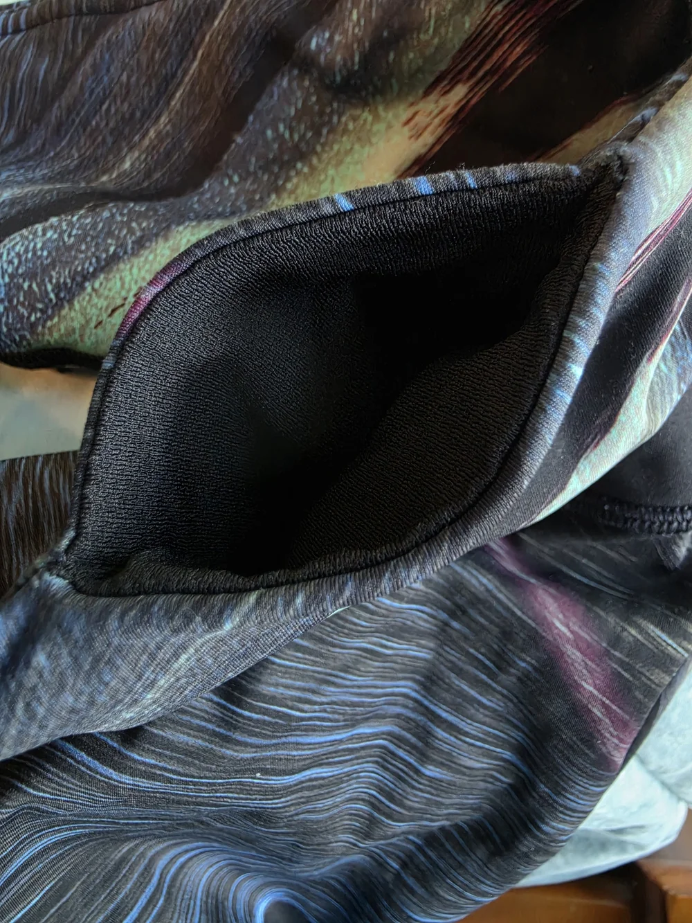 Lululemon Abstract Print Leggings Lux Material Black W/Blue, Teal & Magenta, Red - Picture 7 of 8